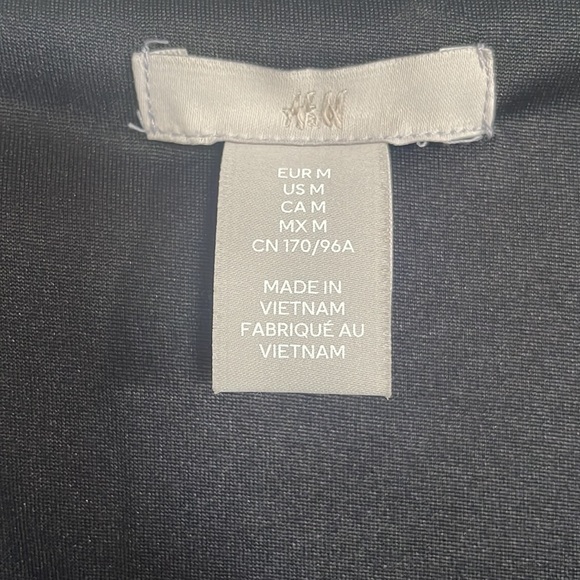 Black tank - Picture 2 of 2